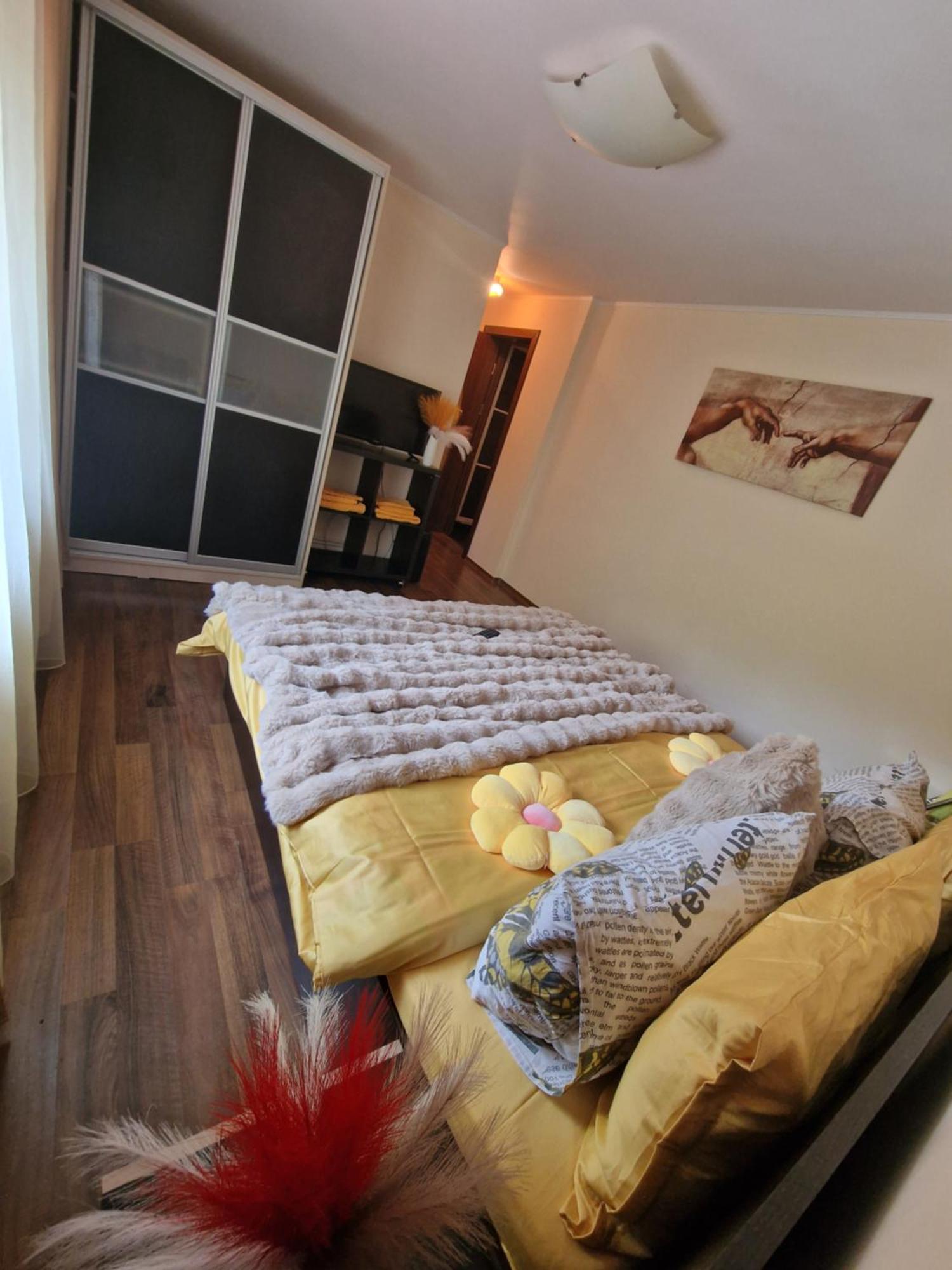 Apartament Red & Yellow Slănic-Moldova Dış mekan fotoğraf