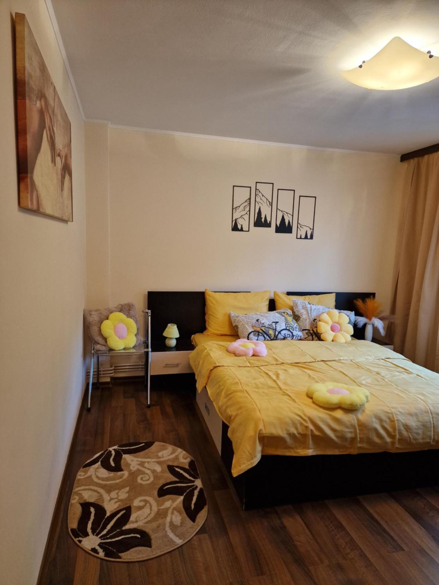 Apartament Red & Yellow Slănic-Moldova Oda fotoğraf
