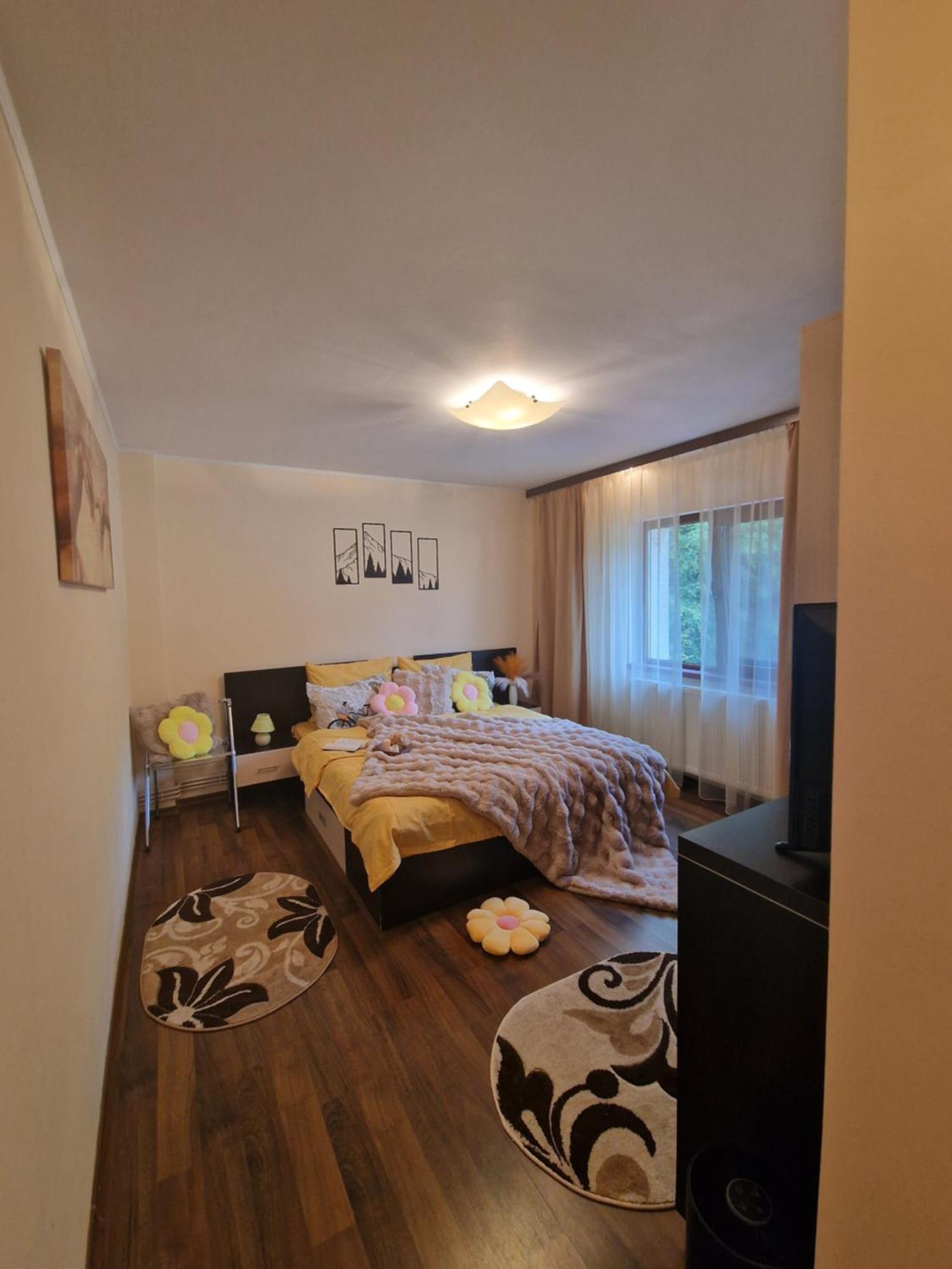 Apartament Red & Yellow Slănic-Moldova Dış mekan fotoğraf